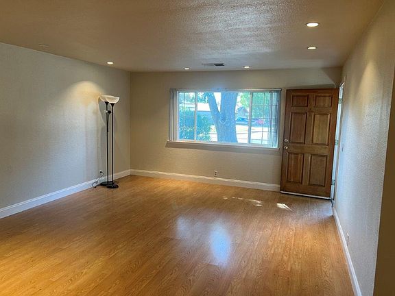 5th image of 2901 Marigold Dr