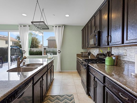 5th image of 38030 Fairbrook Dr