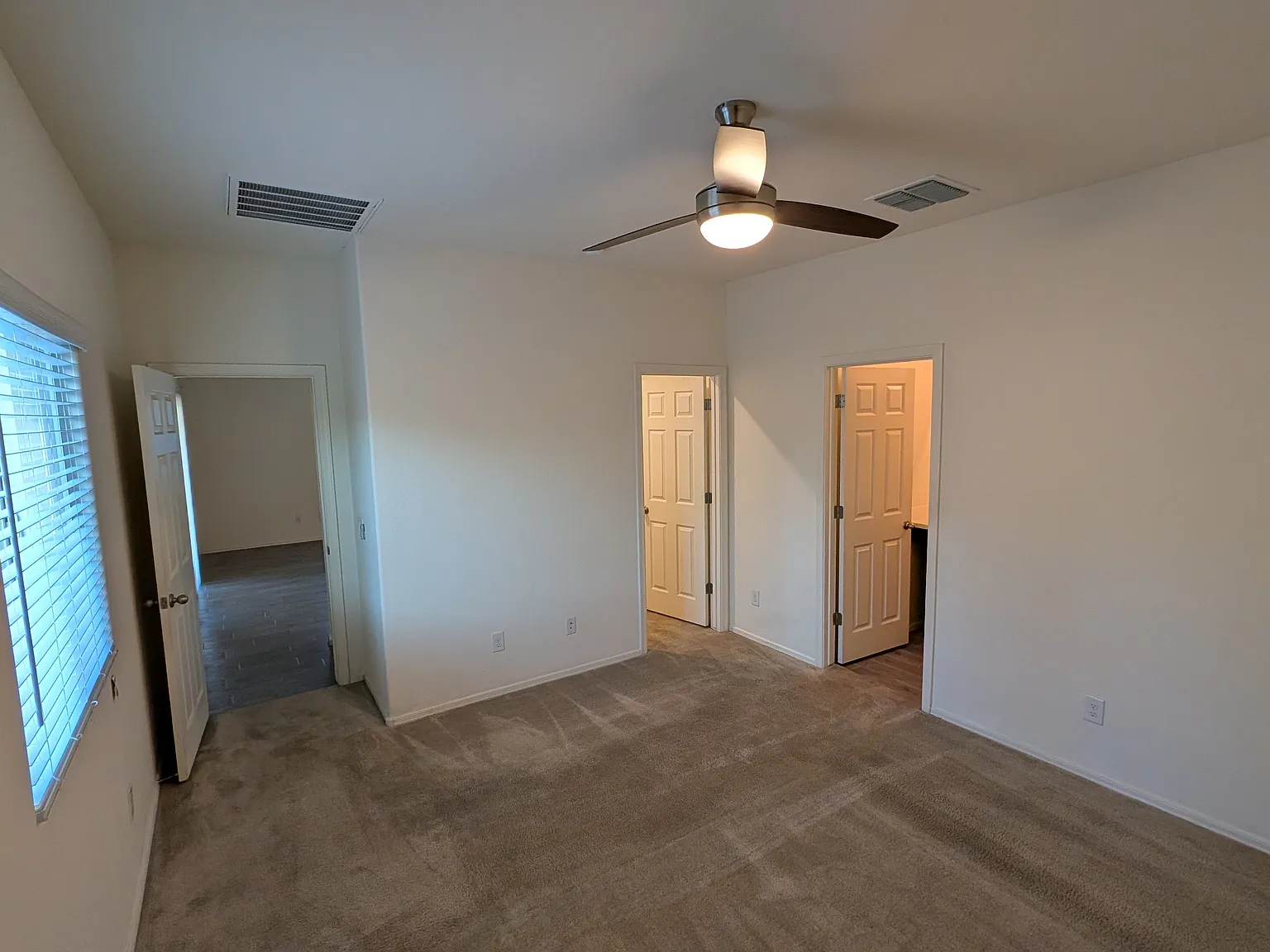 4 bed, 1598 sqft, $1,900 — Photo 4
