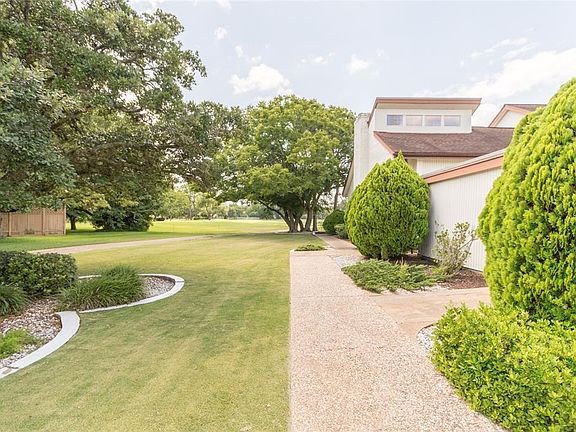 Left side of home shows beautiful mature landscaping and the cashmere zoysia grass