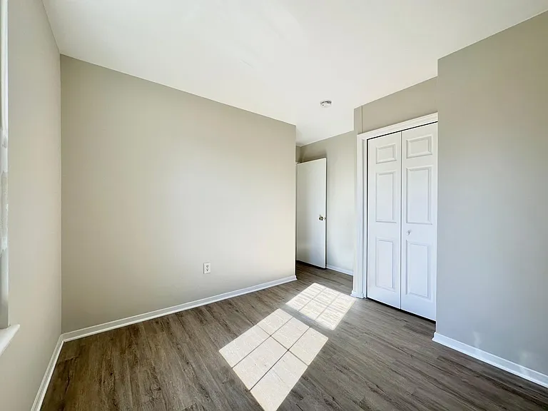 402 Carousel Ct — Photo 25