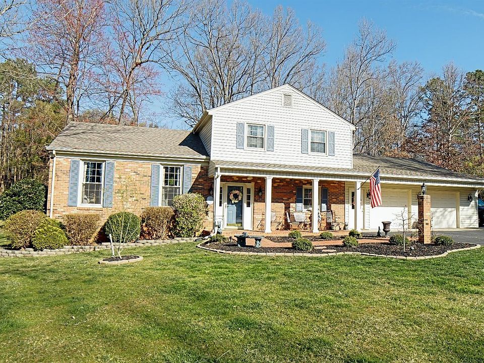 1st image of 215 Valleywood Dr