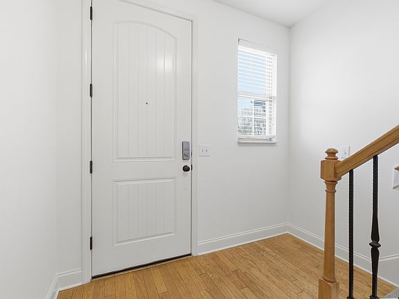 4th image of 409 Waterbrook Dr