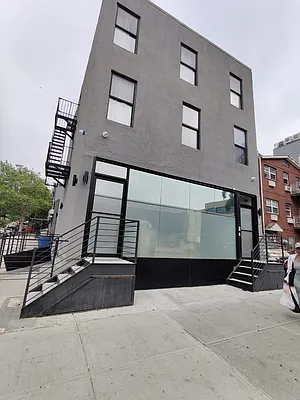 Rented by Signature Property Realty | media 14