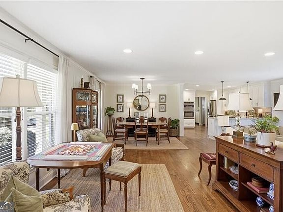 4th image of 555 Allgood Rd NE