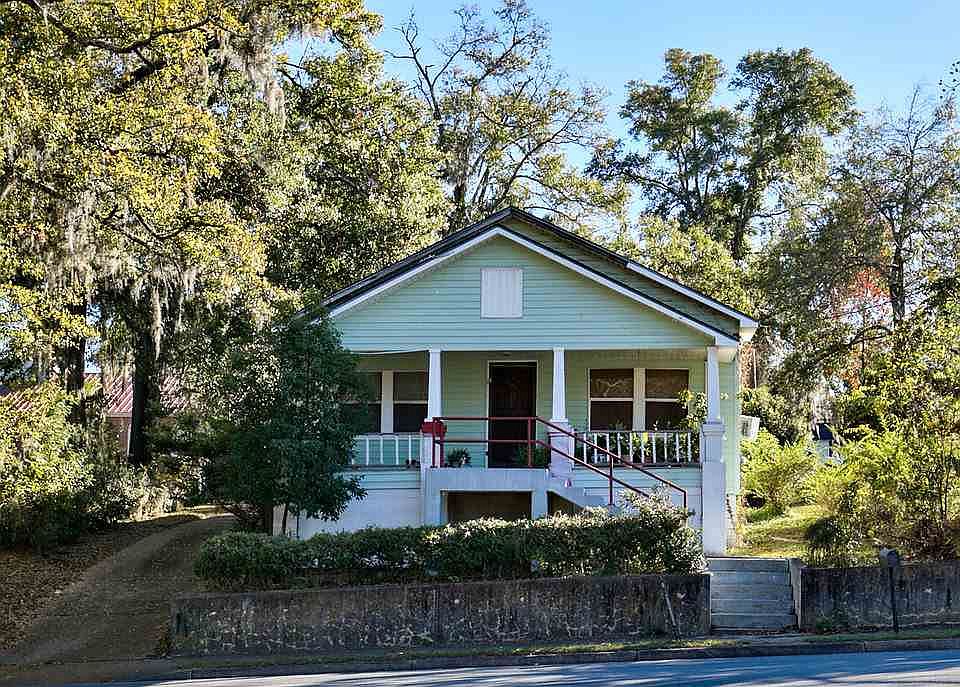 1st image of 817 W Jefferson St
