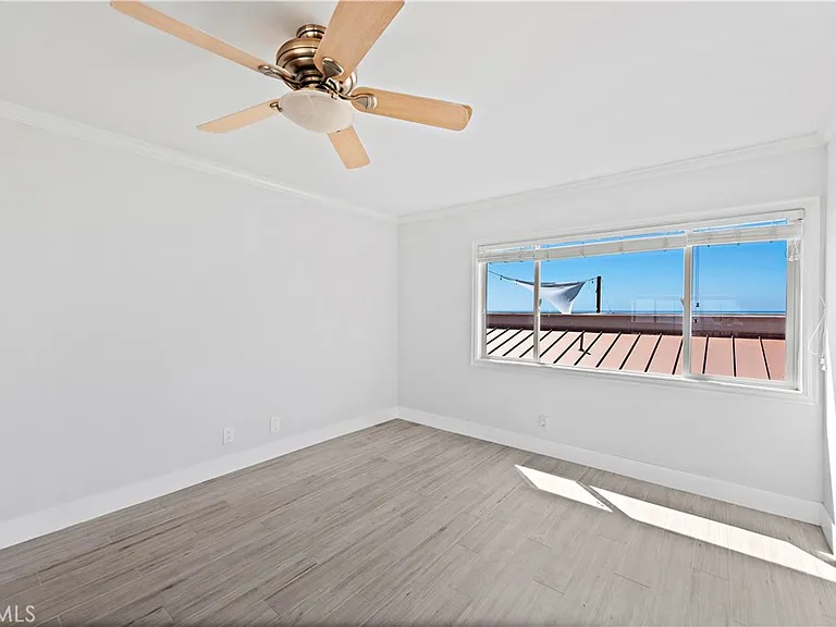 2037 S Coast Hwy #12 — Photo 3