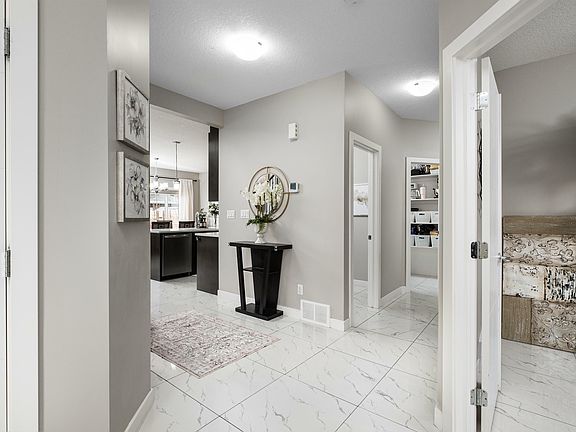 4th image of 4402 38a St