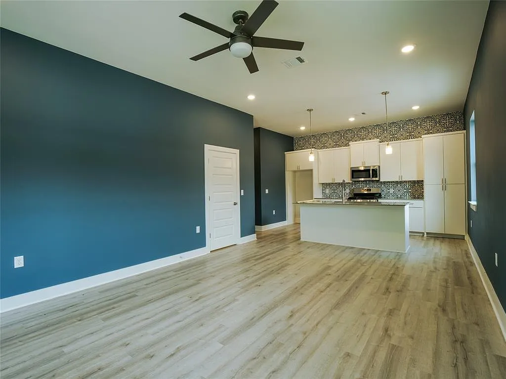 3 bed, 2.5 bath, 1572 sqft, $2,550 — Photo 4