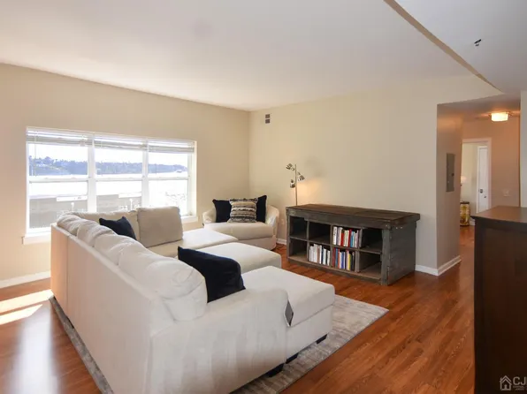 358 Rector St APT 701, Perth Amboy, NJ 08861