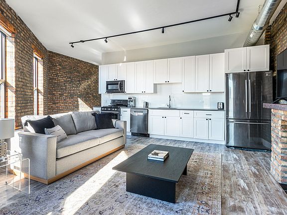 5th image of 1570 N Milwaukee Ave #G