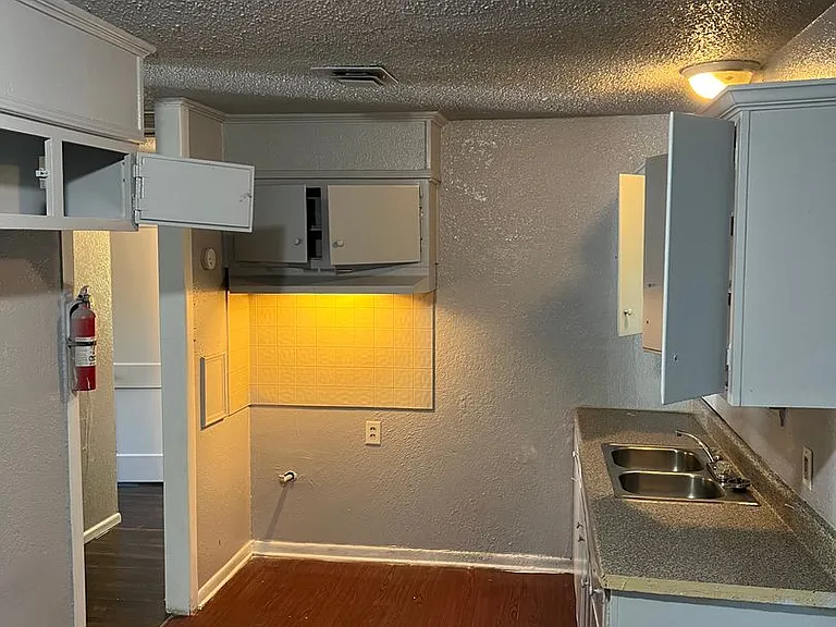 749 Navaho Trl — Photo 4