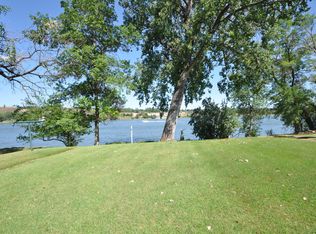 33 Captain Leach Dr, Mandan, ND 58554