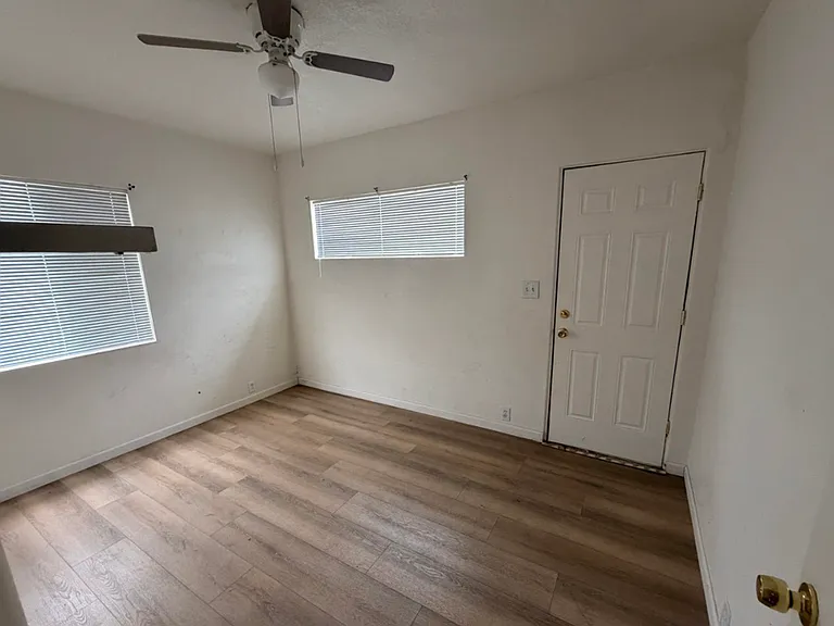 211 S Desoto St — Photo 14