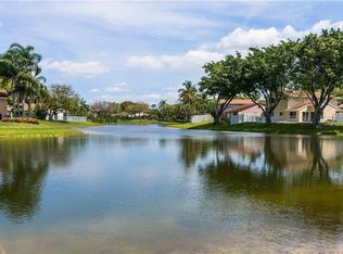 13821 Oak Ridge Dr, Davie, FL 33325