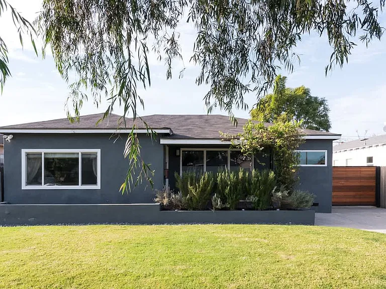 Lindblade St — Photo 2