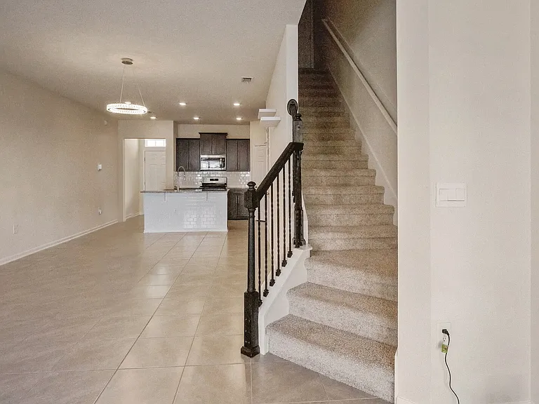 73 Java Ln — Photo 16