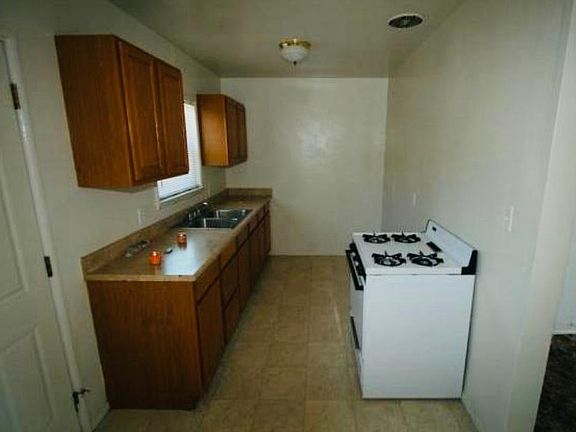 4th image of 9157 Olive St APT 2