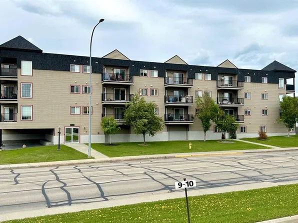 4502 S 52nd Ave #305, Whitecourt, AB T7S 0C4
