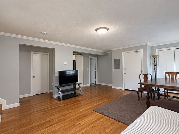 2nd image of 110 Ferry St Unit 1