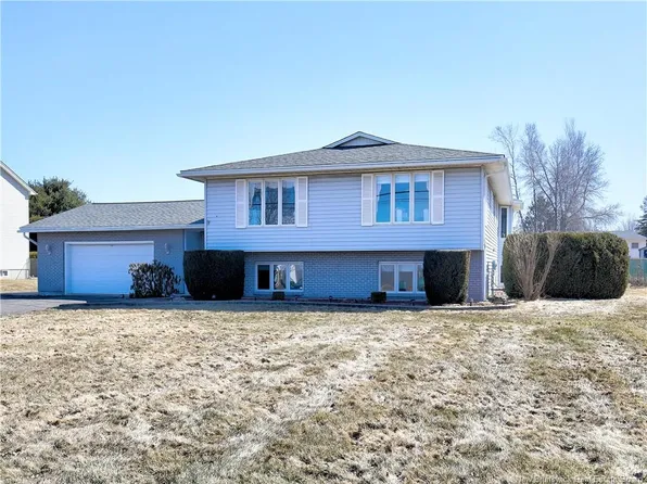 749 Waasis Rd W, Oromocto, NB E2V 2N4