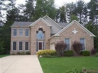 8664 Eaton Dr, Northfield, OH