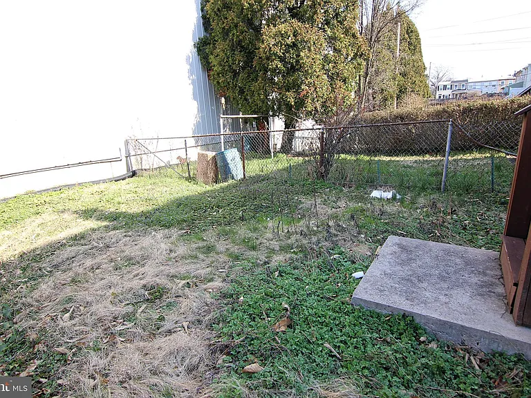 14 Maple St — Photo 28
