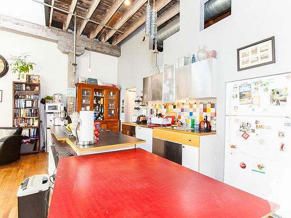 3rd image of 3827 N Ravenswood Ave #1