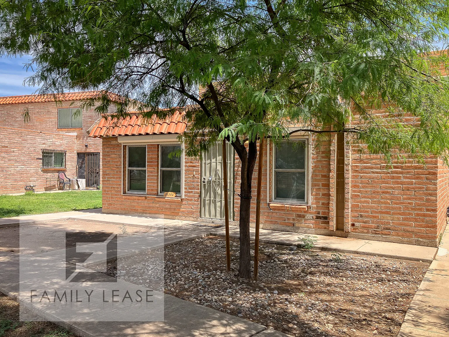 2 bed, 837 sqft, $1,300 — Photo 1