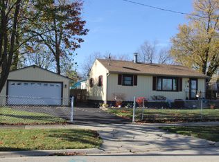 2916 Yeoman St, Waukegan, IL 60087