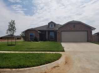 2401 Snapper Ln, Midwest City, OK 73130