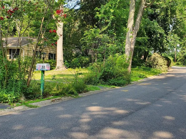 51 The Hemlocks Roslyn Estates, Roslyn, NY 11576