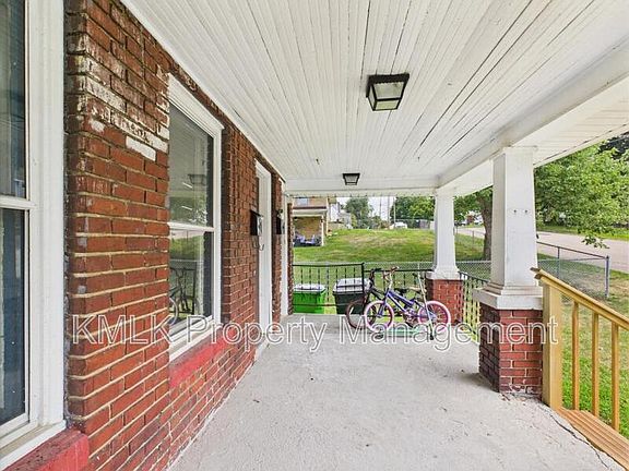 4th image of 239 E Park Ave