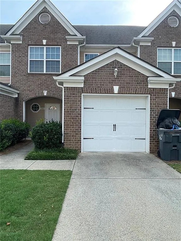 3 bed, 2.5 bath, 1836 sqft, $2,100 — Photo 1