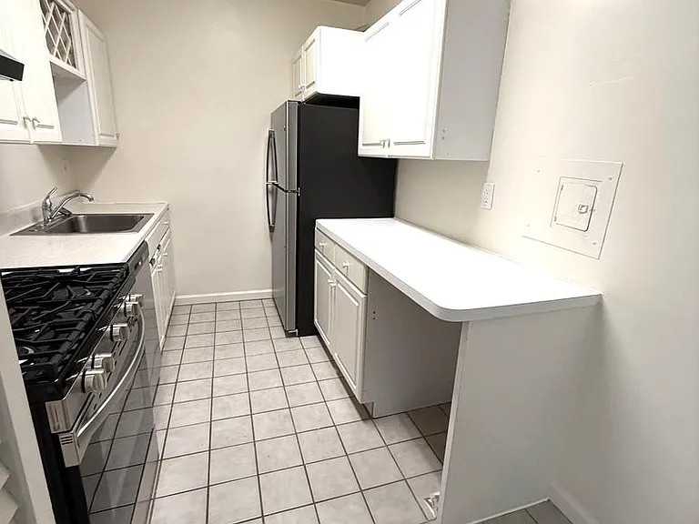 10401 Grosvenor Pl #328 — Photo 11
