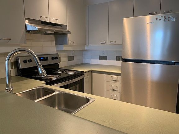 2nd image of 1989 Dunbar St #407