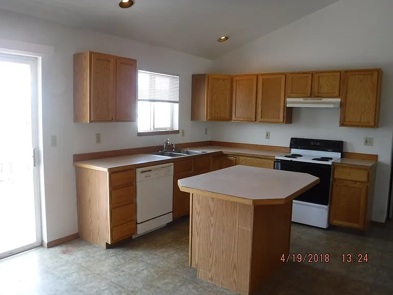 309 Powder River Ave — Photo 4