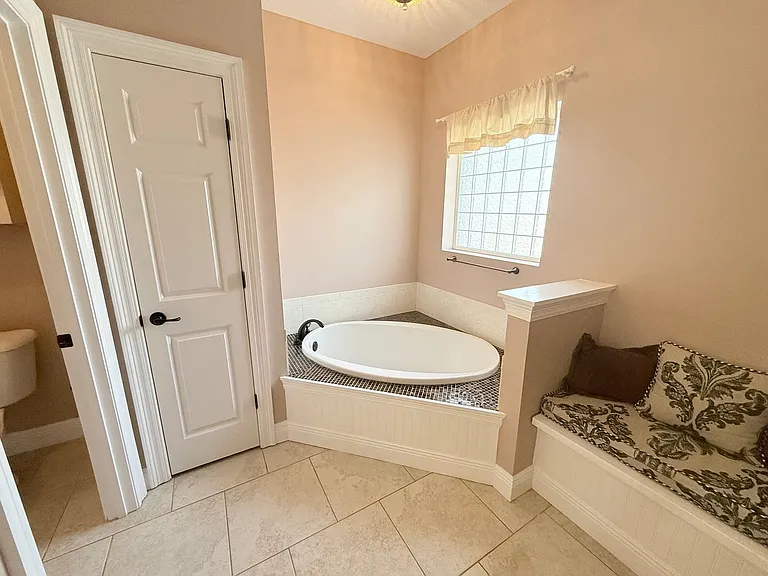 2610 Caldwell Cir — Photo 14