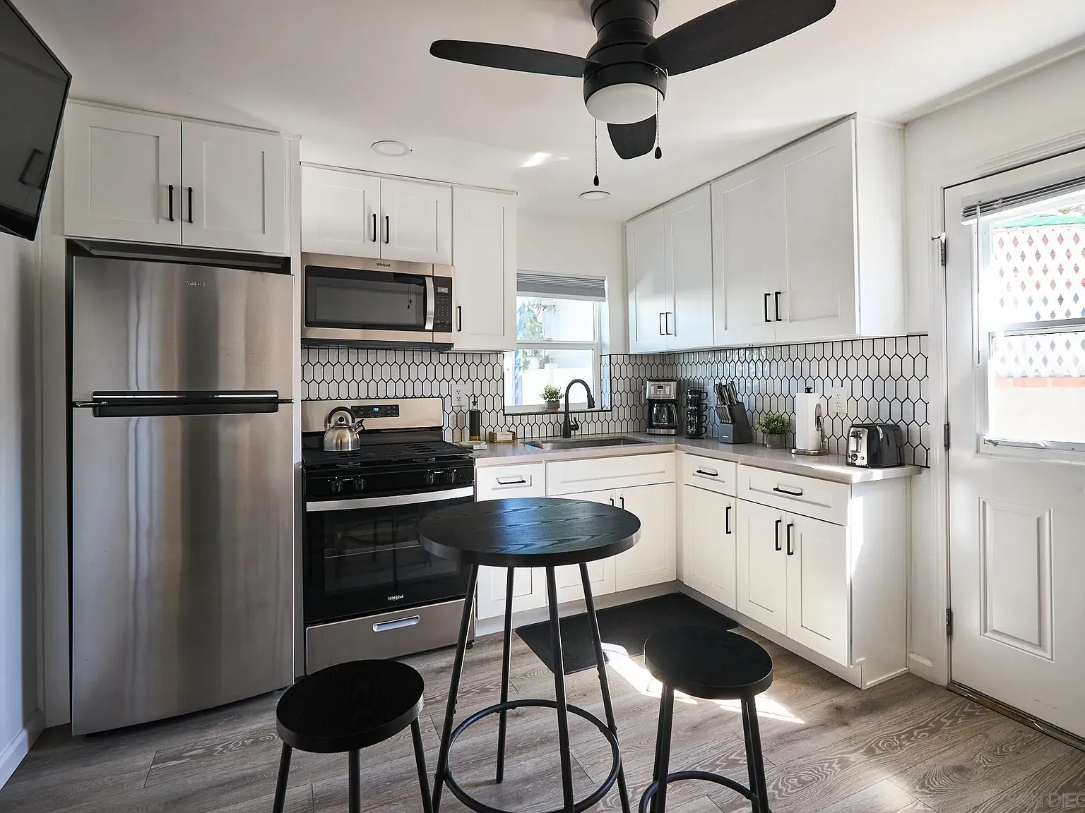 2 bed, 1.0 bath, 615 sqft, $3,300 — Photo 2
