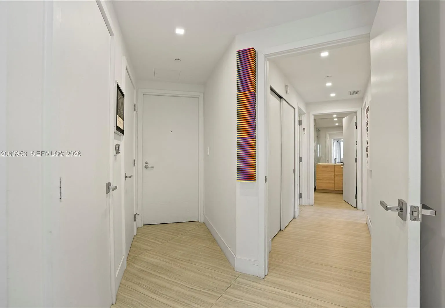 The Harbour North Condo — Photo 2
