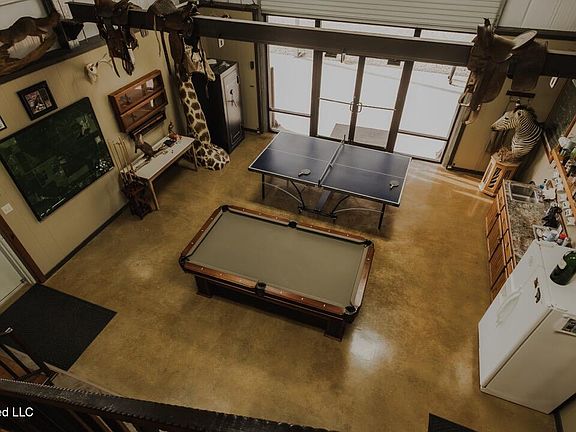 3rd image of 1339 Paradise Ln