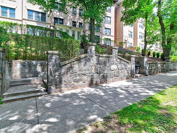 4th image of 1584 Beacon St APT A