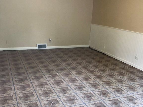 5th image of 2120 N Huston Ave