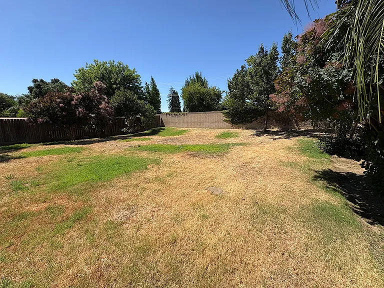 722 W James Ct — Photo 43
