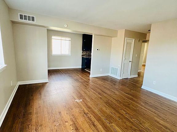 4th image of 217 Mountain Ave SW #7