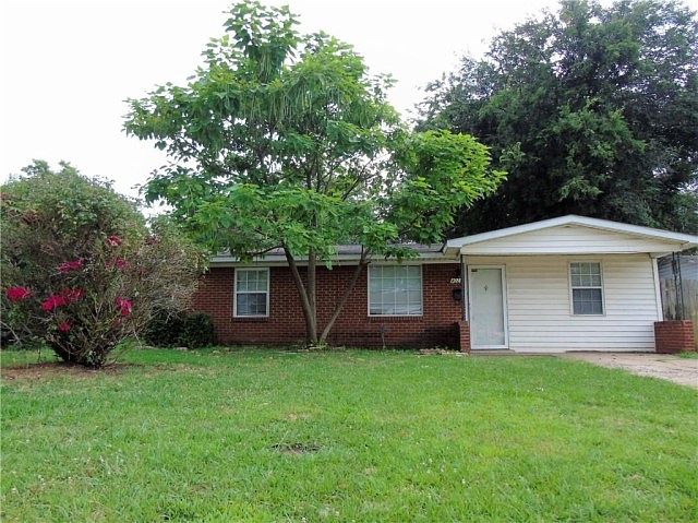 1st image of 4028 SE 22nd St