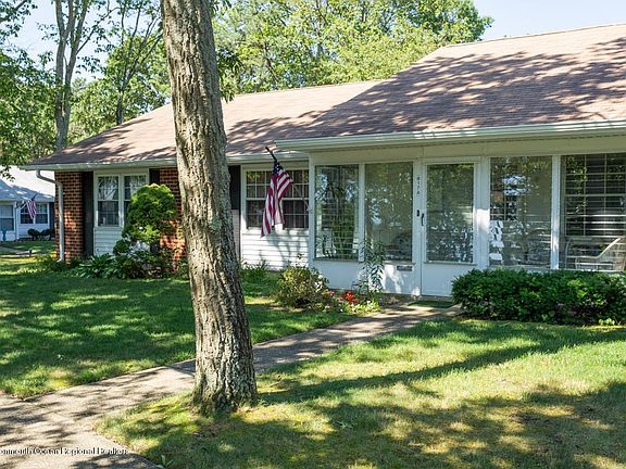 2nd image of 817A Balmoral Ct