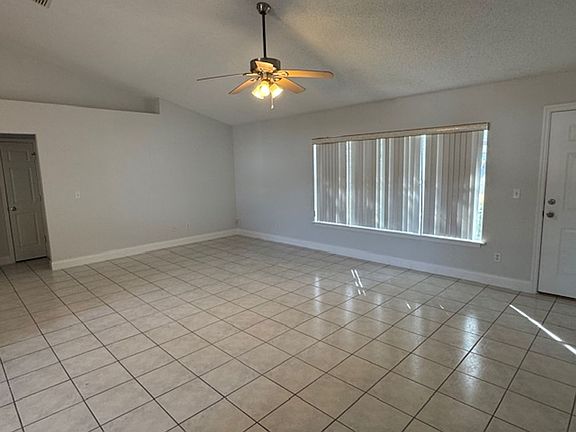 4th image of 30 Freeland Ln
