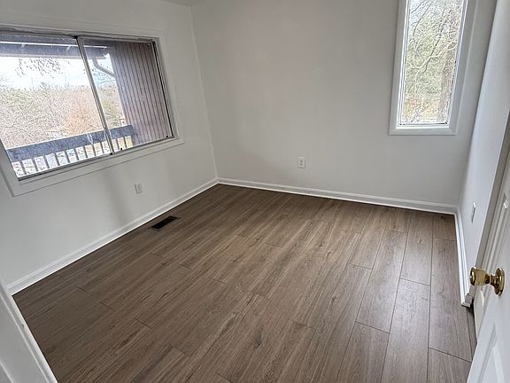 3rd image of 12641 Oakwood Dr
