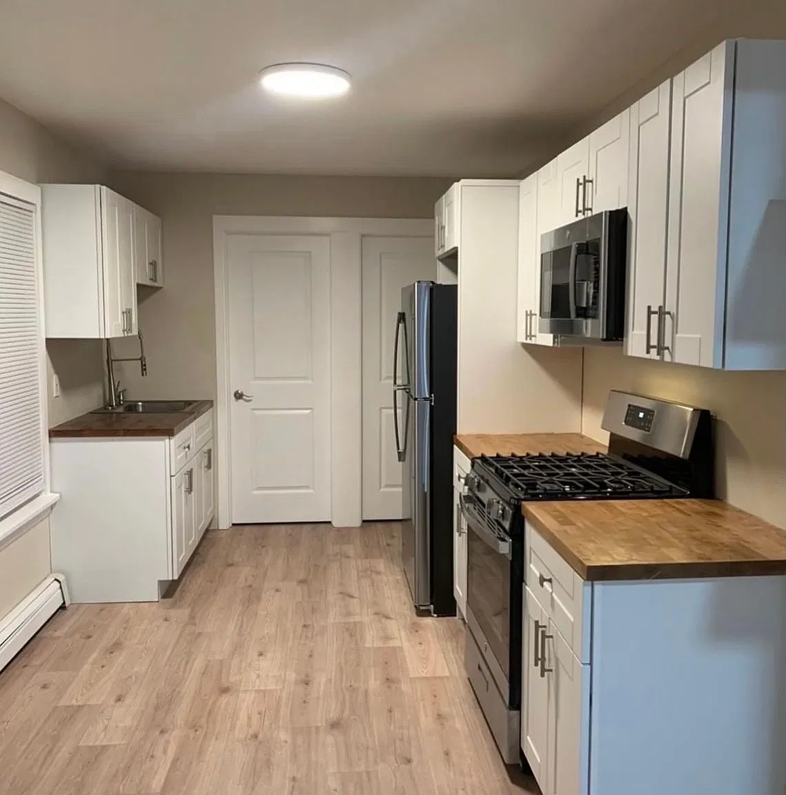 3 bed, 1.0 bath, 1512 sqft, $2,450 — Photo 2